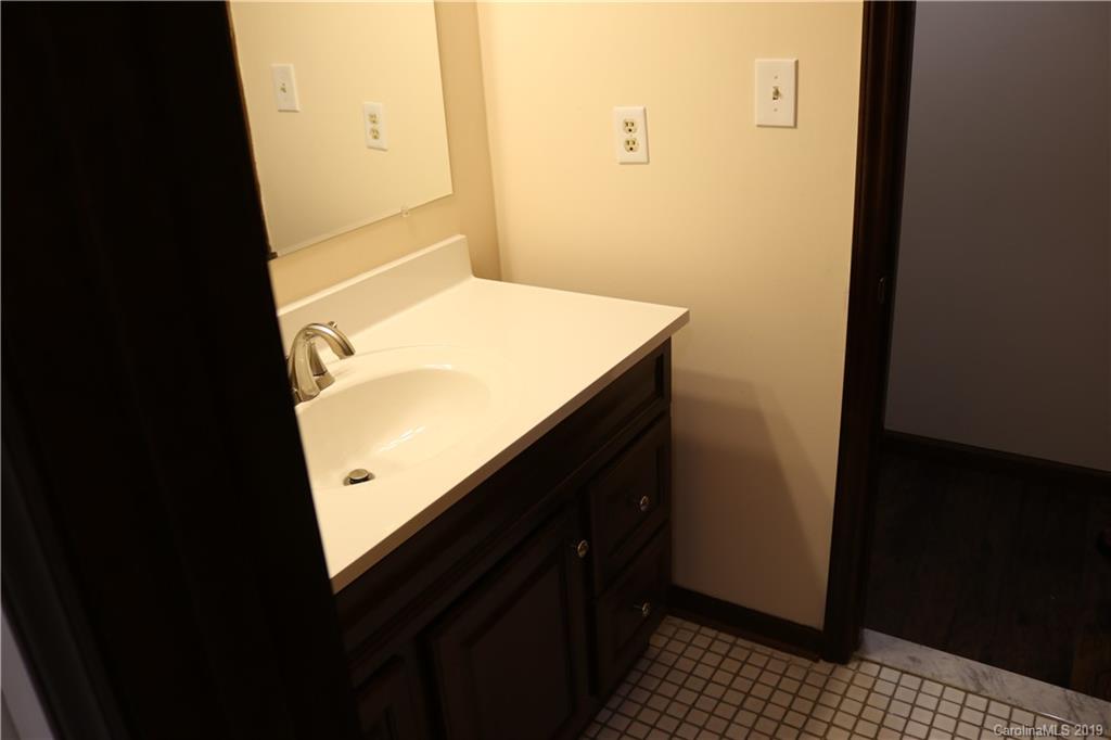 4020 Lake Road Charlotte, NC 28269 - Photo 25 of 33 Gallery Image 25