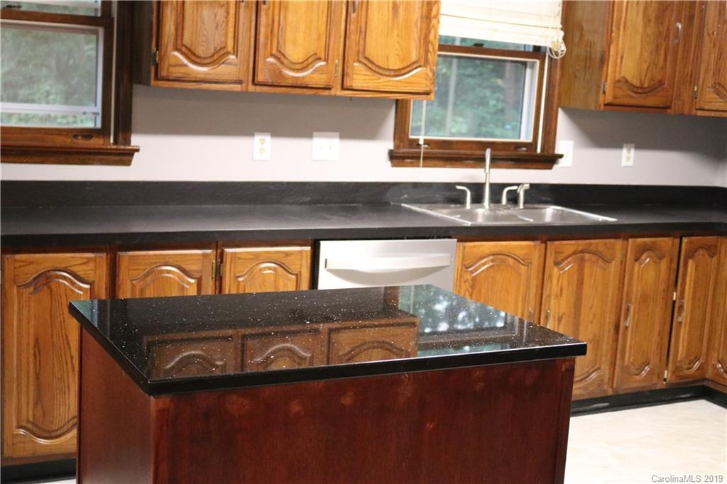 4020 Lake Road Charlotte, NC 28269 - Photo 4 of 33 Gallery Image 4