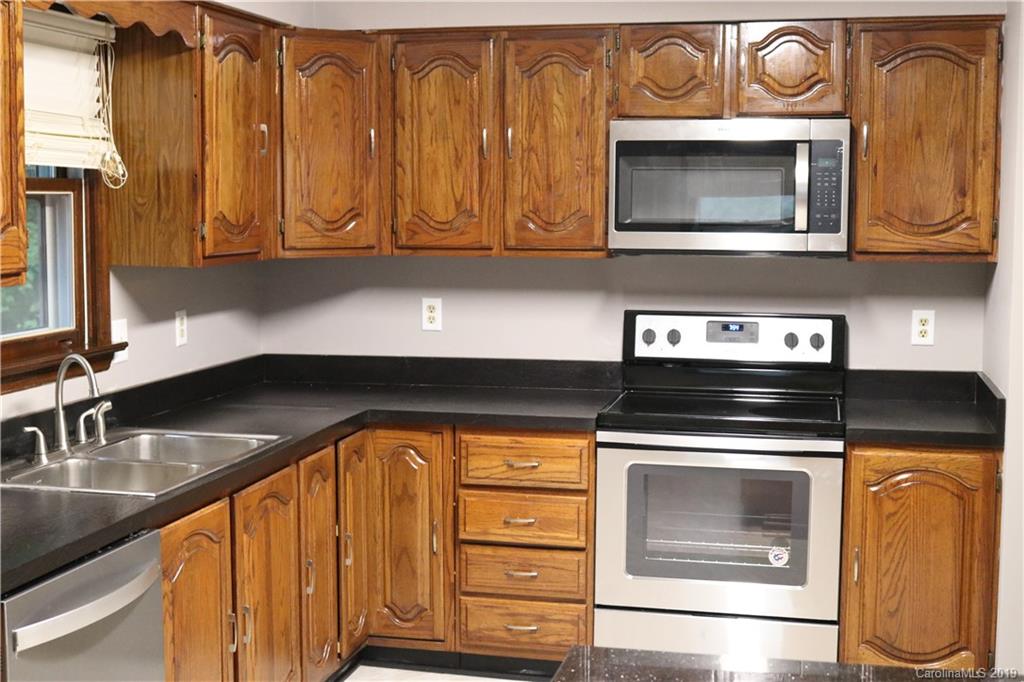 4020 Lake Road Charlotte, NC 28269 - Photo 6 of 33 Gallery Image 6