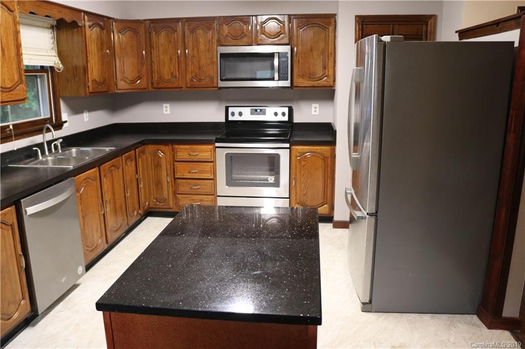 4020 Lake Road Charlotte, NC 28269 - Photo 7 of 33 Gallery Image 7