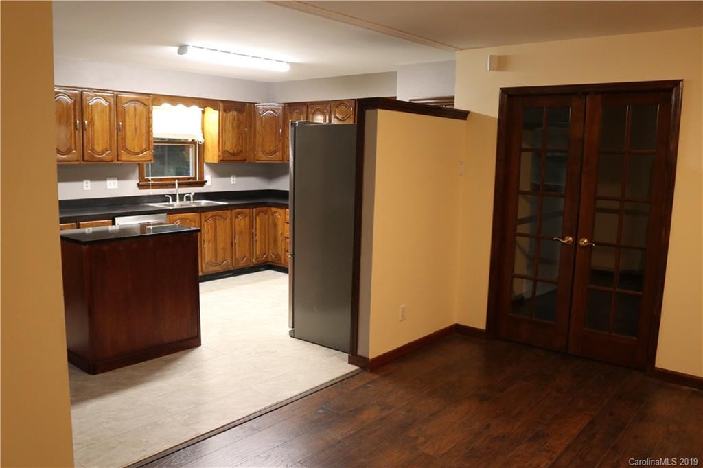 4020 Lake Road Charlotte, NC 28269 - Photo 10 of 33 Gallery Image 10