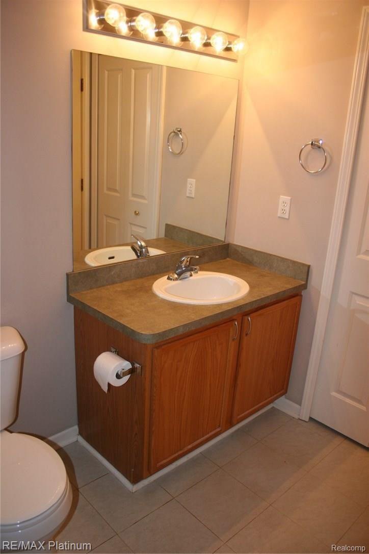 4074 Hampton Ridge Boulevard, Unit 58 Howell, MI 48843 - Photo 18 of 37 Full bath