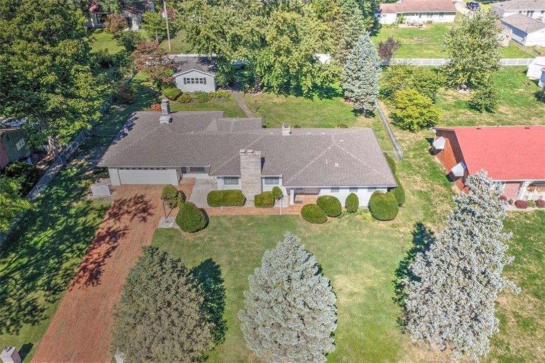 24 East South Court Drive Decatur, IL 62526 - Photo 2 of 38 Gallery Image 2
