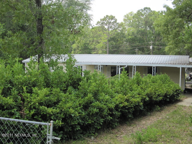 119 Rabbit Track Road Satsuma, FL 32189 - Photo 3 of 12 Privacy Shrubs