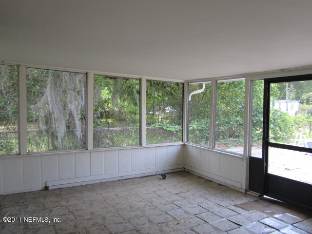 119 Rabbit Track Road Satsuma, FL 32189 - Photo 5 of 12 Enclosed Patio Area