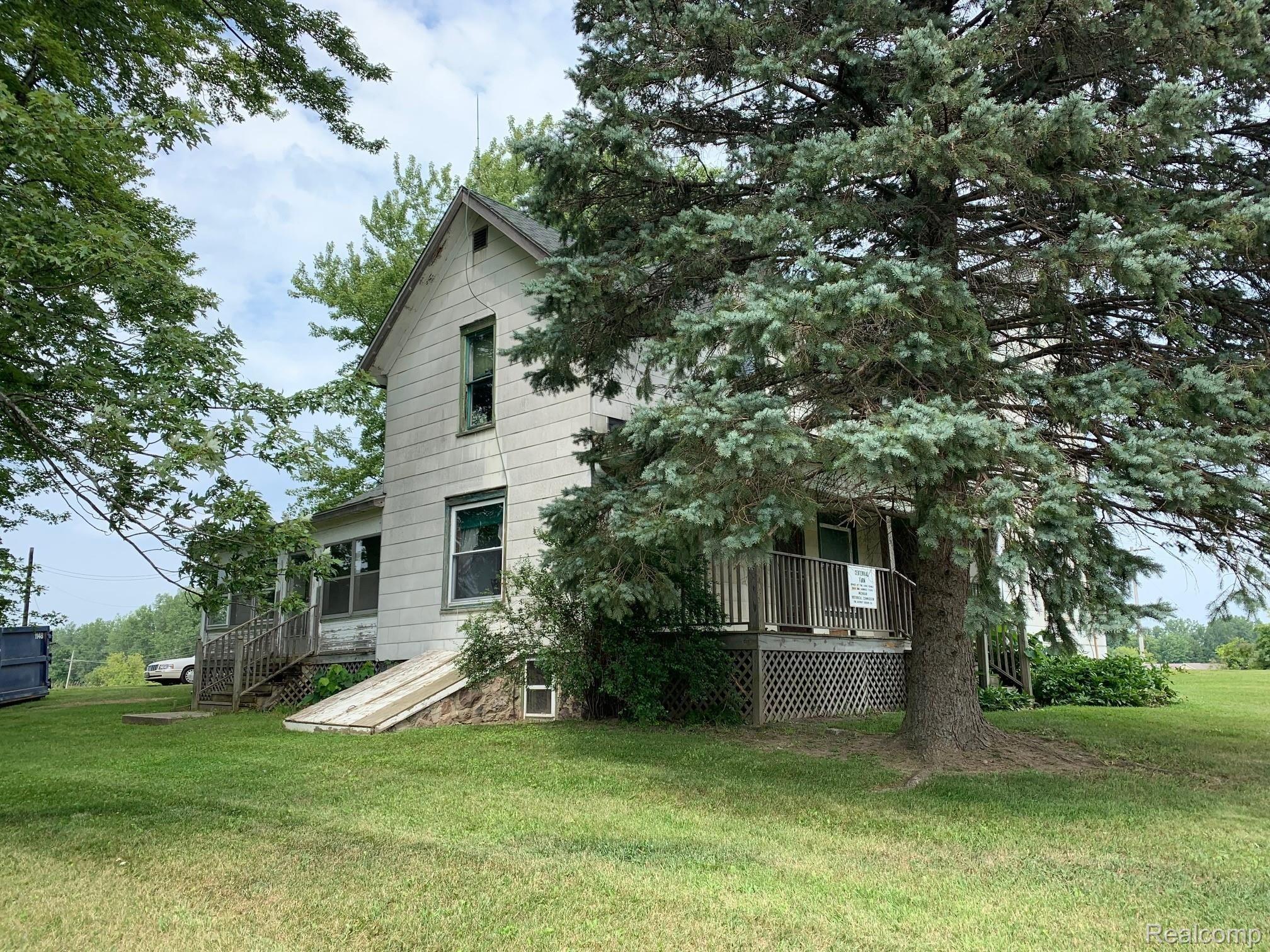 7510 North Lake Road Millington, MI 48746 - Photo 2 of 29 IMG_8387.jpg