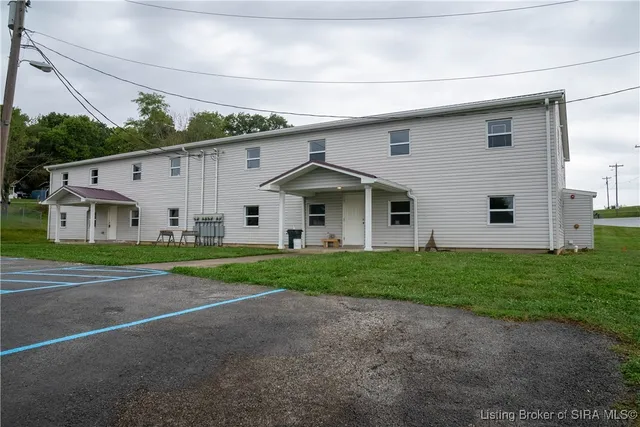 $1,050 | 1170 North Eastern School Road, Pekin, IN 47165