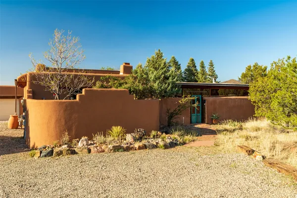 $795,000 | 9 Domingo Road, Santa Fe, NM 87508