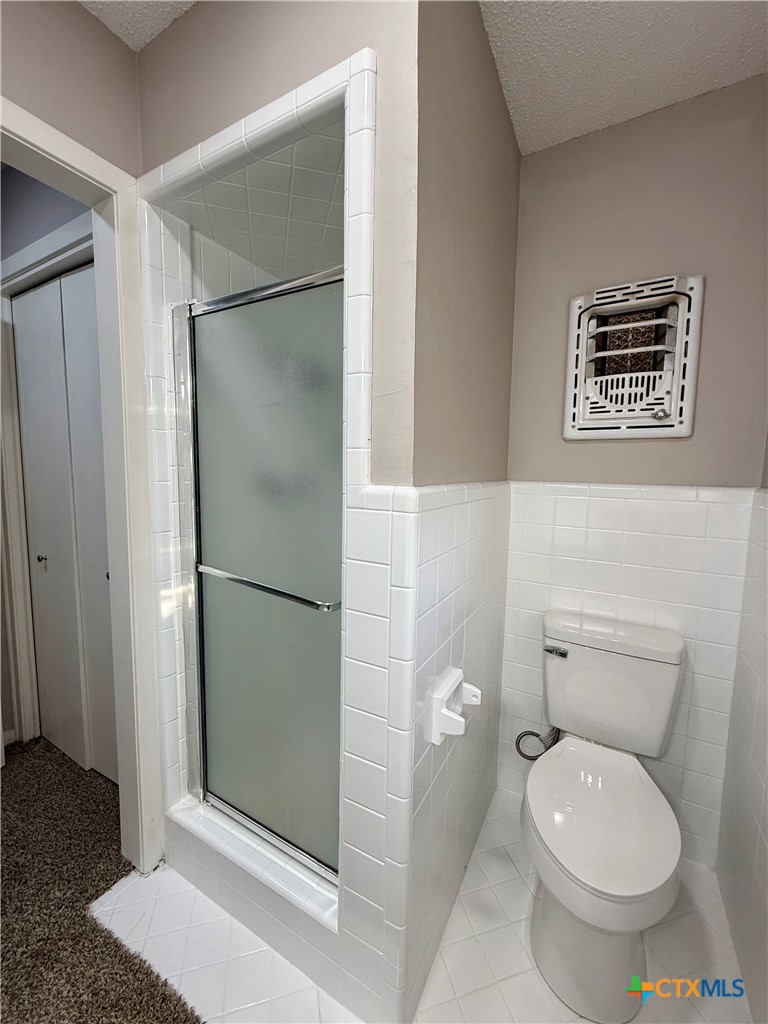 2407 East Airline Road Victoria, TX 77901 - Photo 32 of 38 a bathroom with a toilet