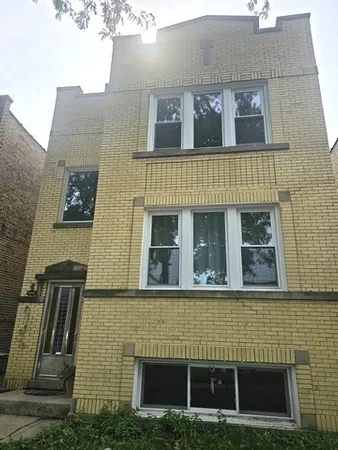 $2,000 | 5506 North Luna Avenue, Unit 2, Chicago, IL 60630