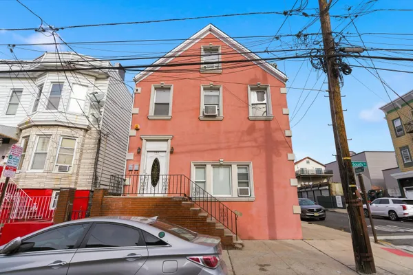 $2,550 | 154 South Street, Unit 1, Jersey City, NJ 07307