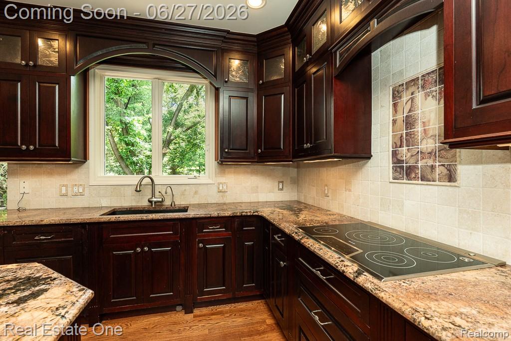 3347 St George Court Rochester, MI 48306 - Photo 12 of 51 Kitchen