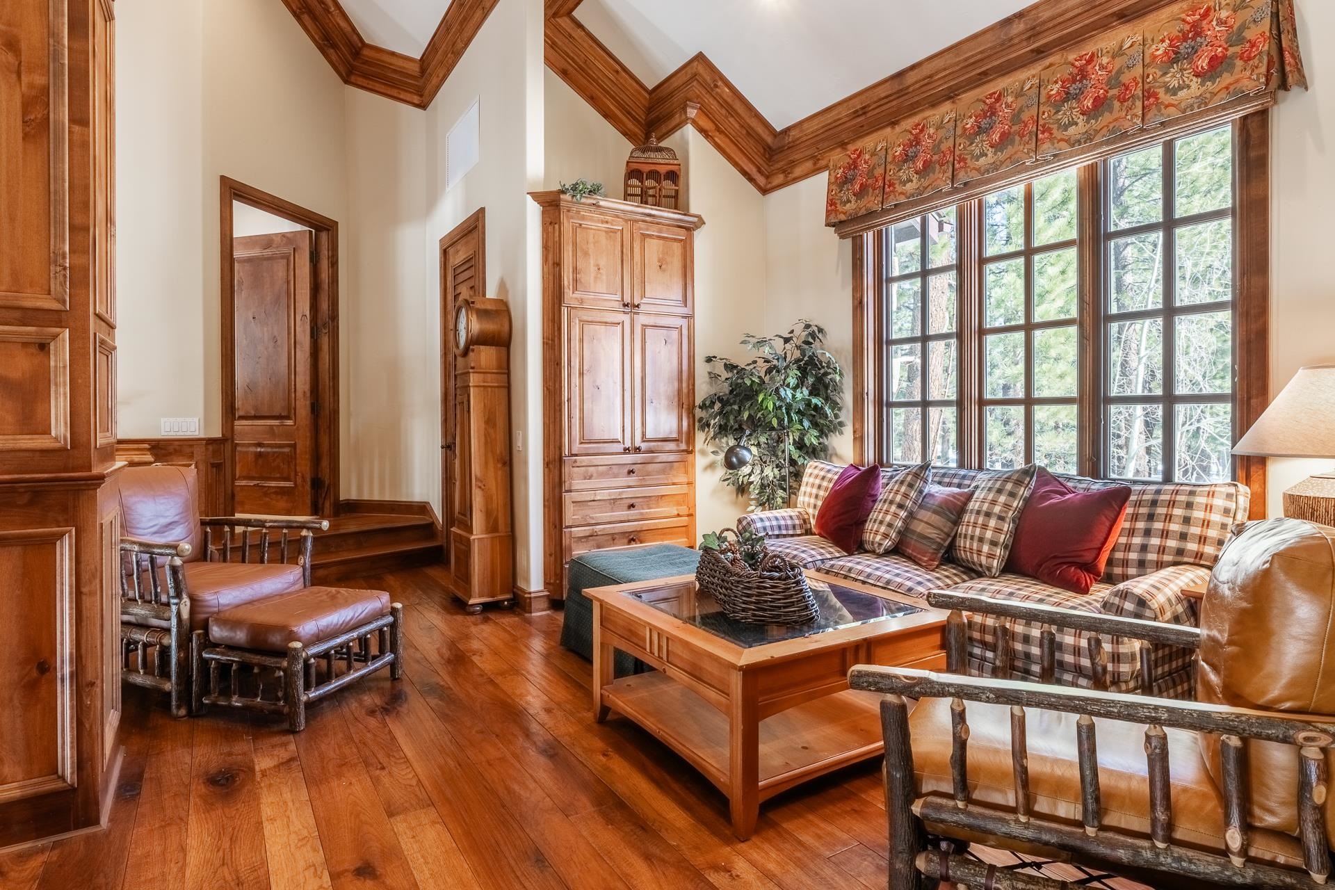 105 Northstar Circle Mammoth Lakes, CA 93546 - Photo 38 of 49 a living room with furniture and a wooden floor