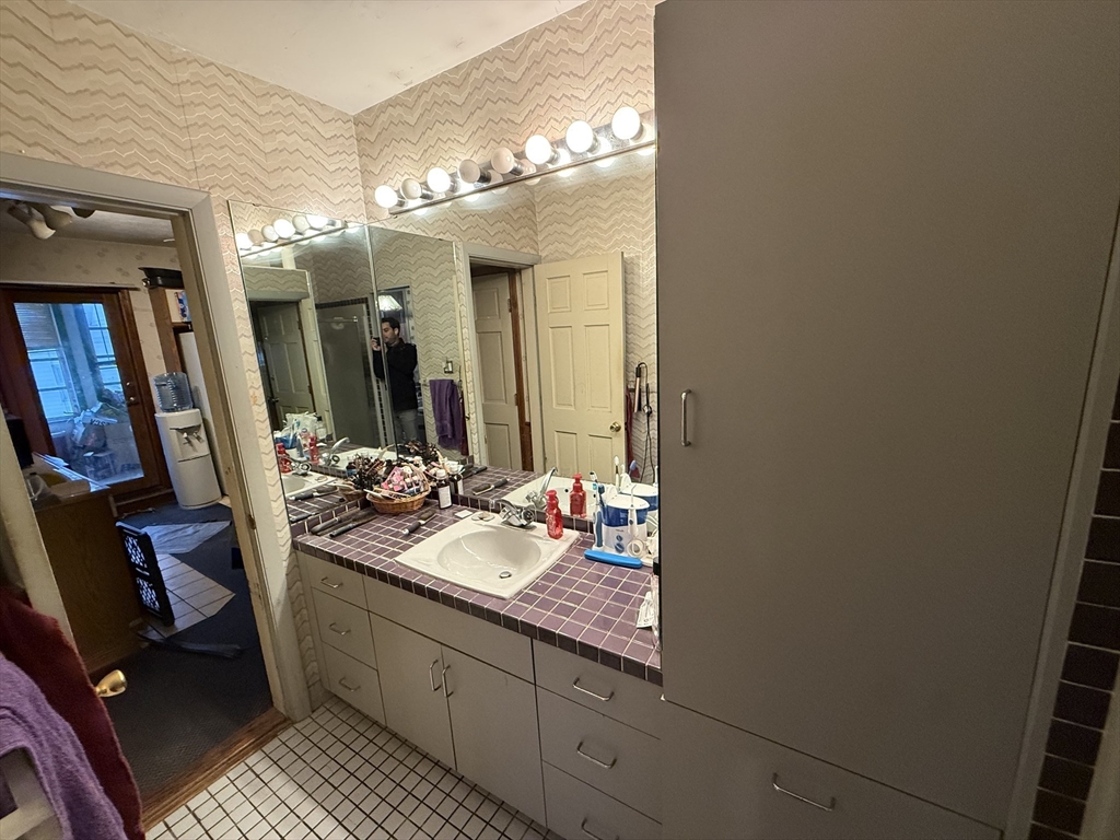 719 Main Street Clinton, MA 01510 - Photo 12 of 32