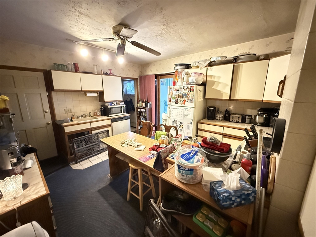 719 Main Street Clinton, MA 01510 - Photo 14 of 32