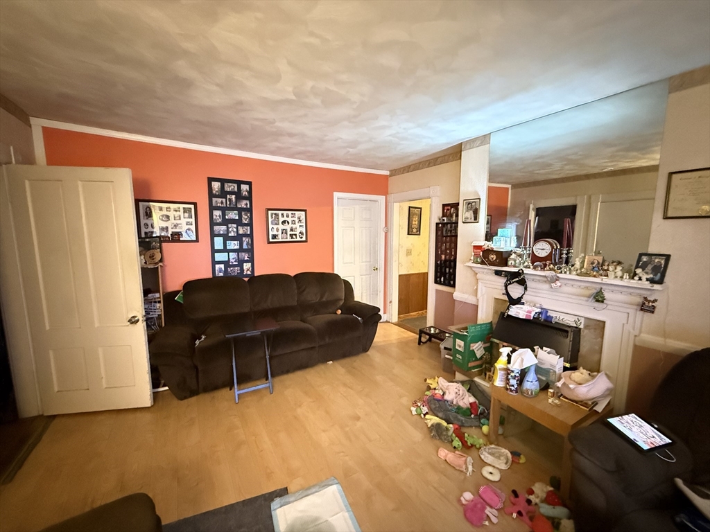 719 Main Street Clinton, MA 01510 - Photo 16 of 32