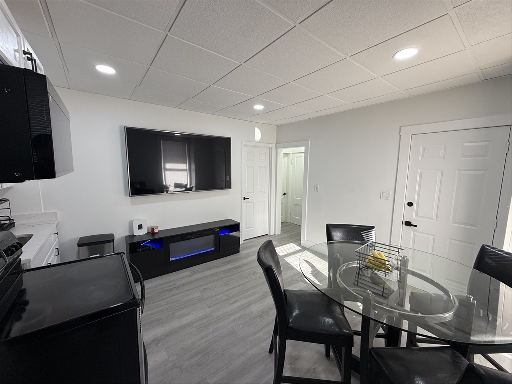 719 Main Street Clinton, MA 01510 - Photo 3 of 32