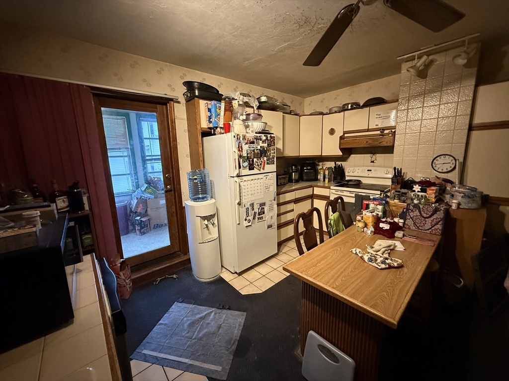 719 Main Street Clinton, MA 01510 - Photo 9 of 32