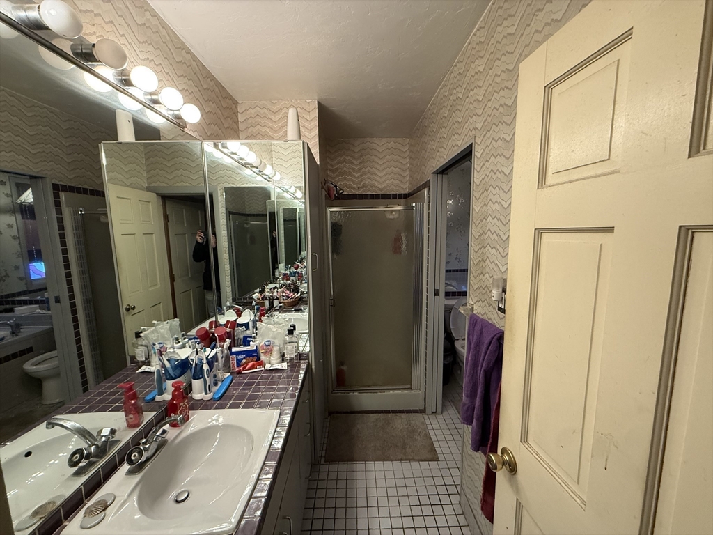 719 Main Street Clinton, MA 01510 - Photo 10 of 32