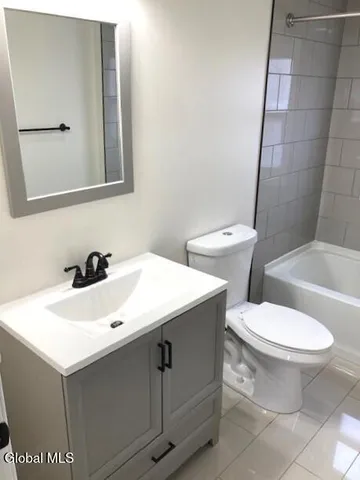 $1,900 | 4 Katherine Road, Unit 4B, Colonie, NY 12205