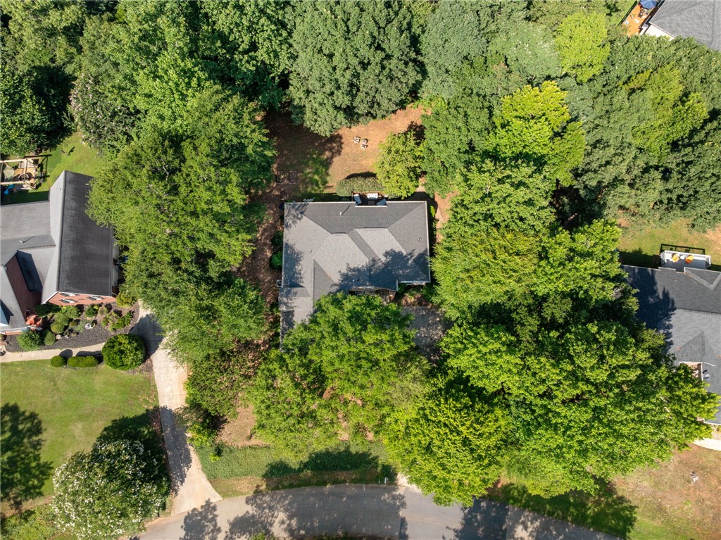 108 Winterbrook Circle Seneca, SC 29678 - Photo 38 of 40 An aerial perspective reveals a private, tree-lined residential lot, offering secluded tranquility.