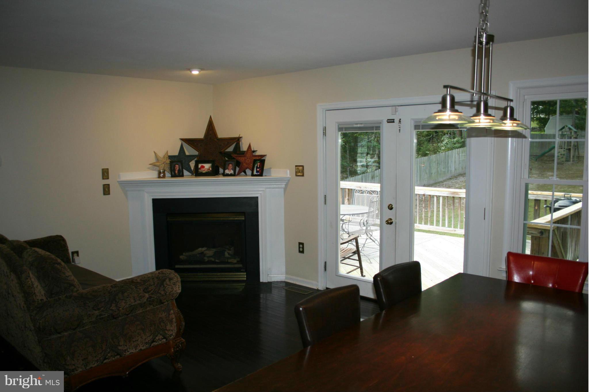 8 Myrtle Road Fredericksburg, VA 22405 - Photo 10 of 23 Living Room