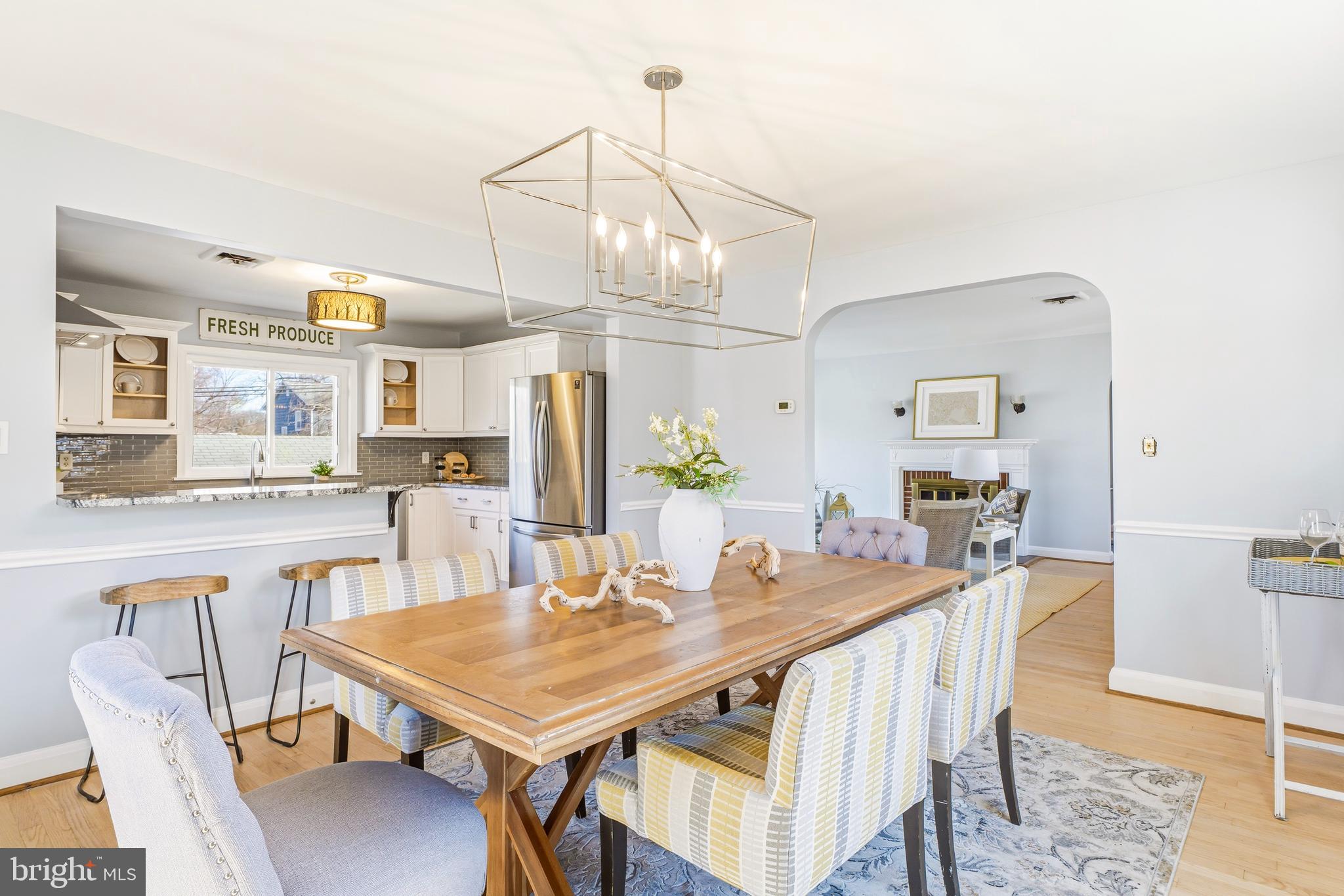 500 Hillen Road Towson, MD 21286 - Photo 7 of 42 a view of a dining room and livingroom