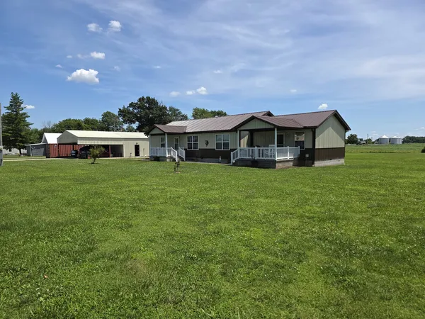 $159,900 | 201 3rd Street, Clay City, IL 62824