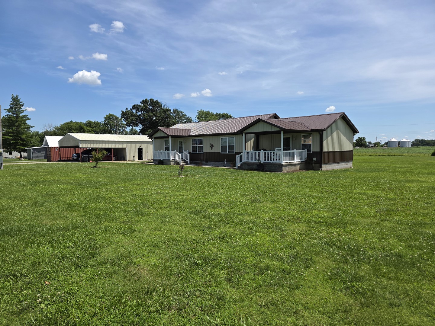 201 3rd Street Clay City, IL 62824 - Photo 1 of 92