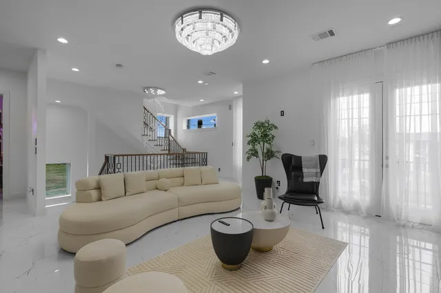 $4,000 | 6415 Bowling Green Street, Houston, TX 77021