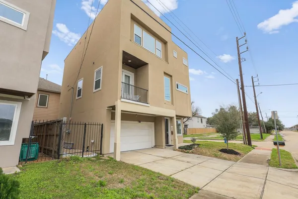 $3,000 | 6415 Bowling Green Street, Houston, TX 77021