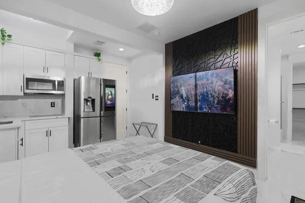 $3,000 | 6415 Bowling Green Street, Houston, TX 77021