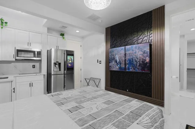 $3,000 | 6415 Bowling Green Street, Houston, TX 77021