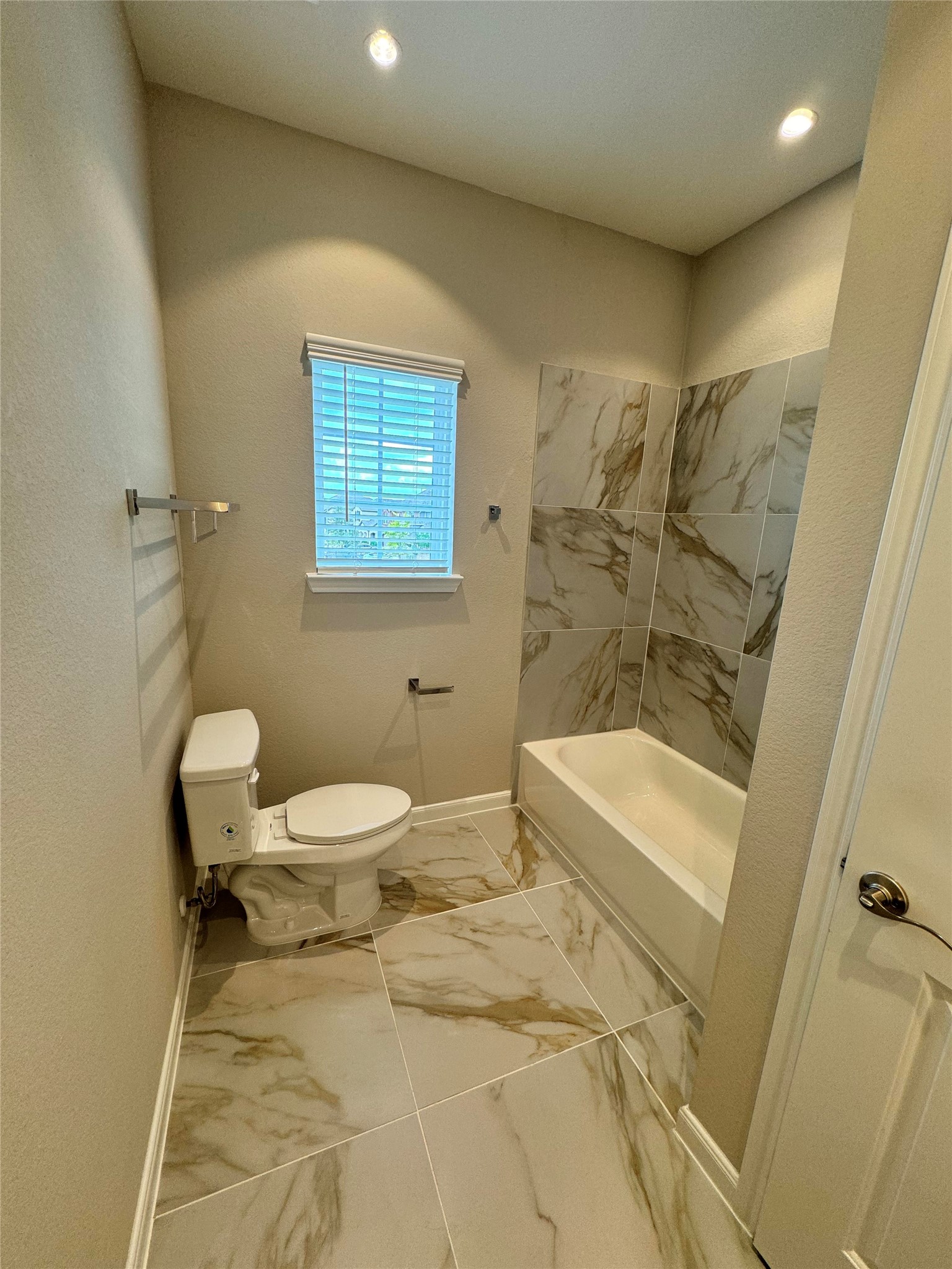 12400 Greens Road, Unit 1102 Atascocita, TX 77346 - Photo 14 of 23 a bathroom with a toilet and a bathtub