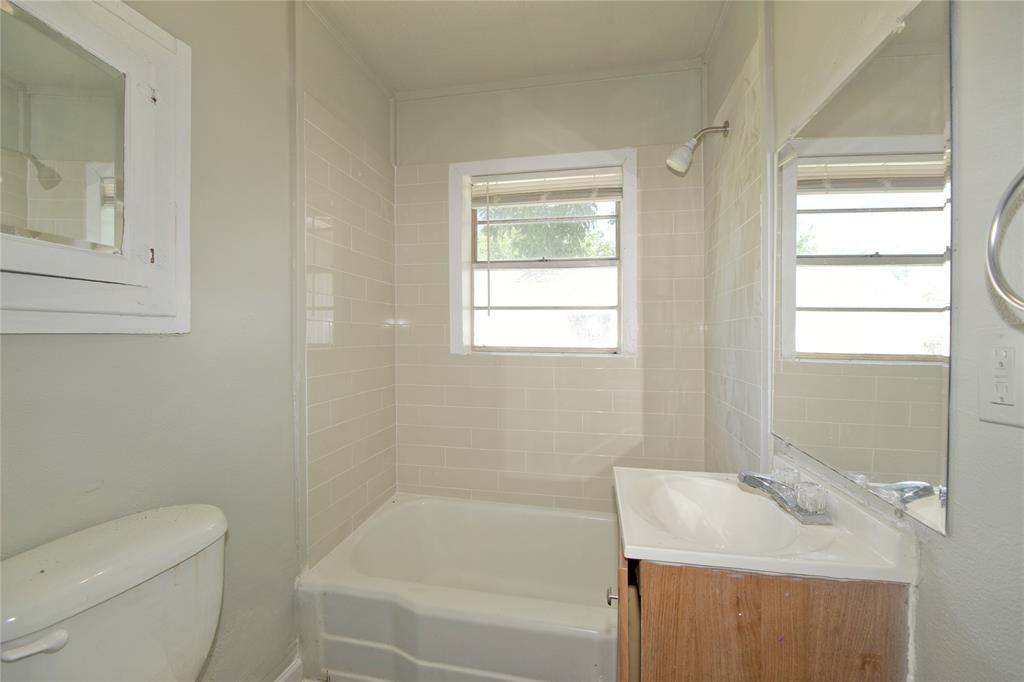 901 North Howeth Street Gainesville, TX 76240 - Photo 11 of 24