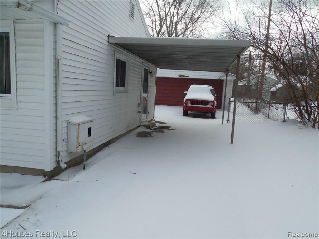 5119 Farm Road Waterford, MI 48327 - Photo 2 of 15