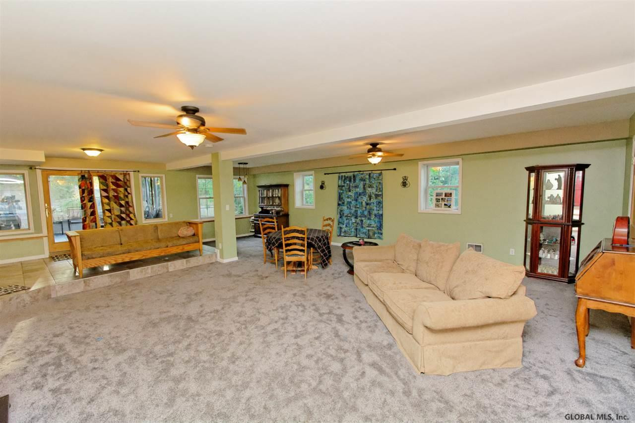 940 Pearse Road Niskayuna, NY 12309 - Photo 11 of 25 Photo 11
