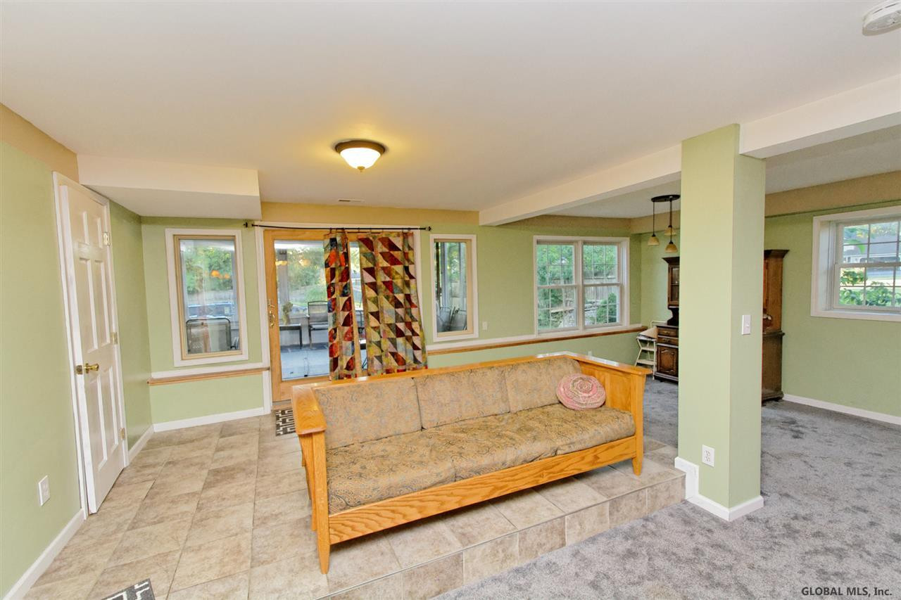 940 Pearse Road Niskayuna, NY 12309 - Photo 12 of 25 Photo 12