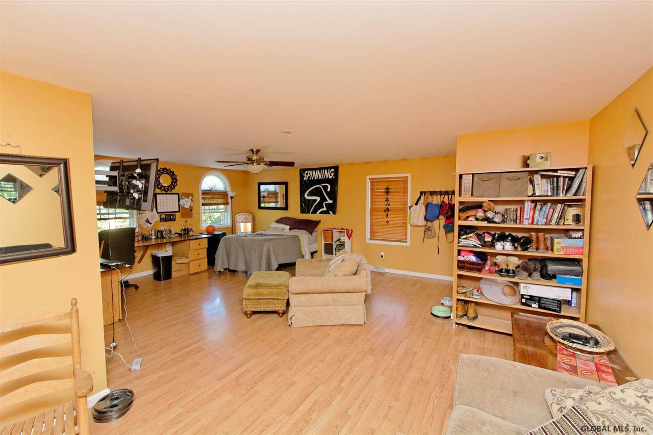 940 Pearse Road Niskayuna, NY 12309 - Photo 15 of 25 Photo 15