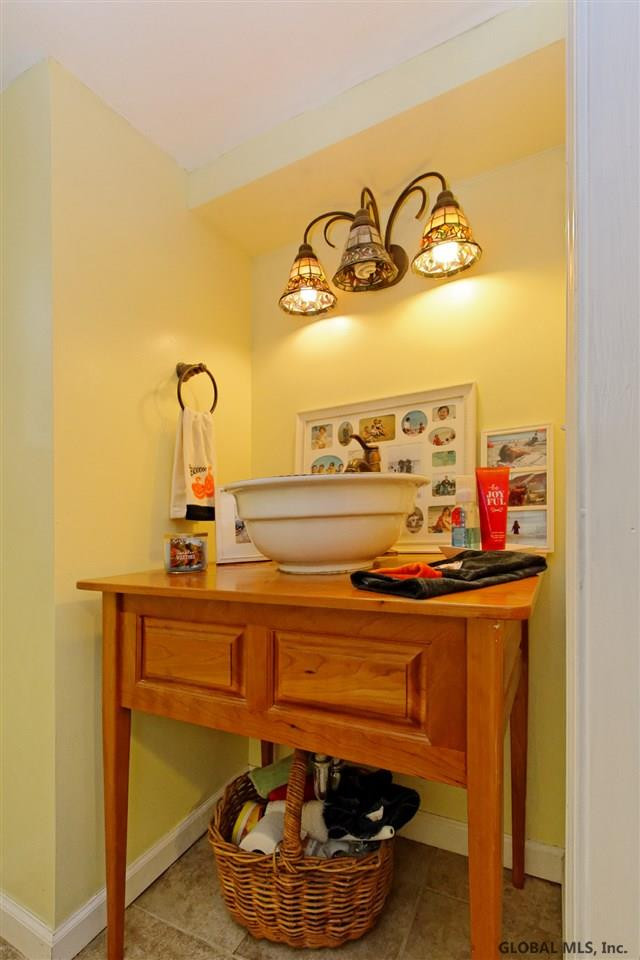 940 Pearse Road Niskayuna, NY 12309 - Photo 19 of 25 Photo 19