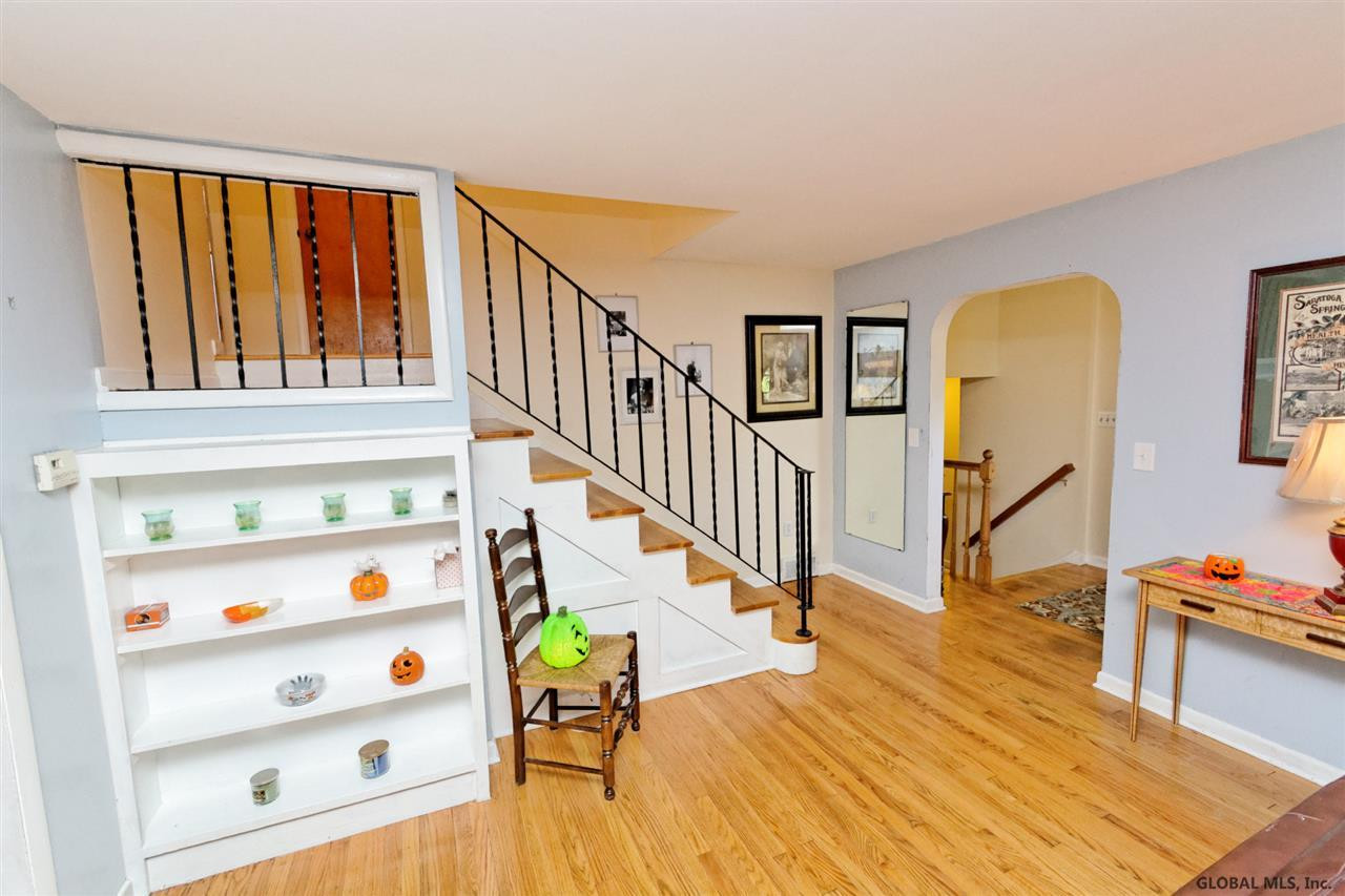 940 Pearse Road Niskayuna, NY 12309 - Photo 3 of 25 Photo 3