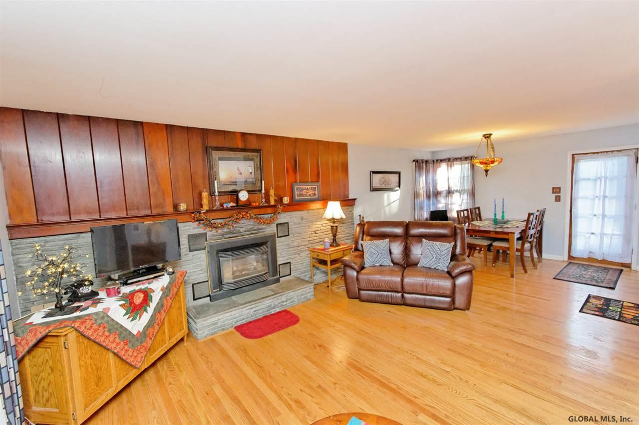940 Pearse Road Niskayuna, NY 12309 - Photo 4 of 25 Photo 4
