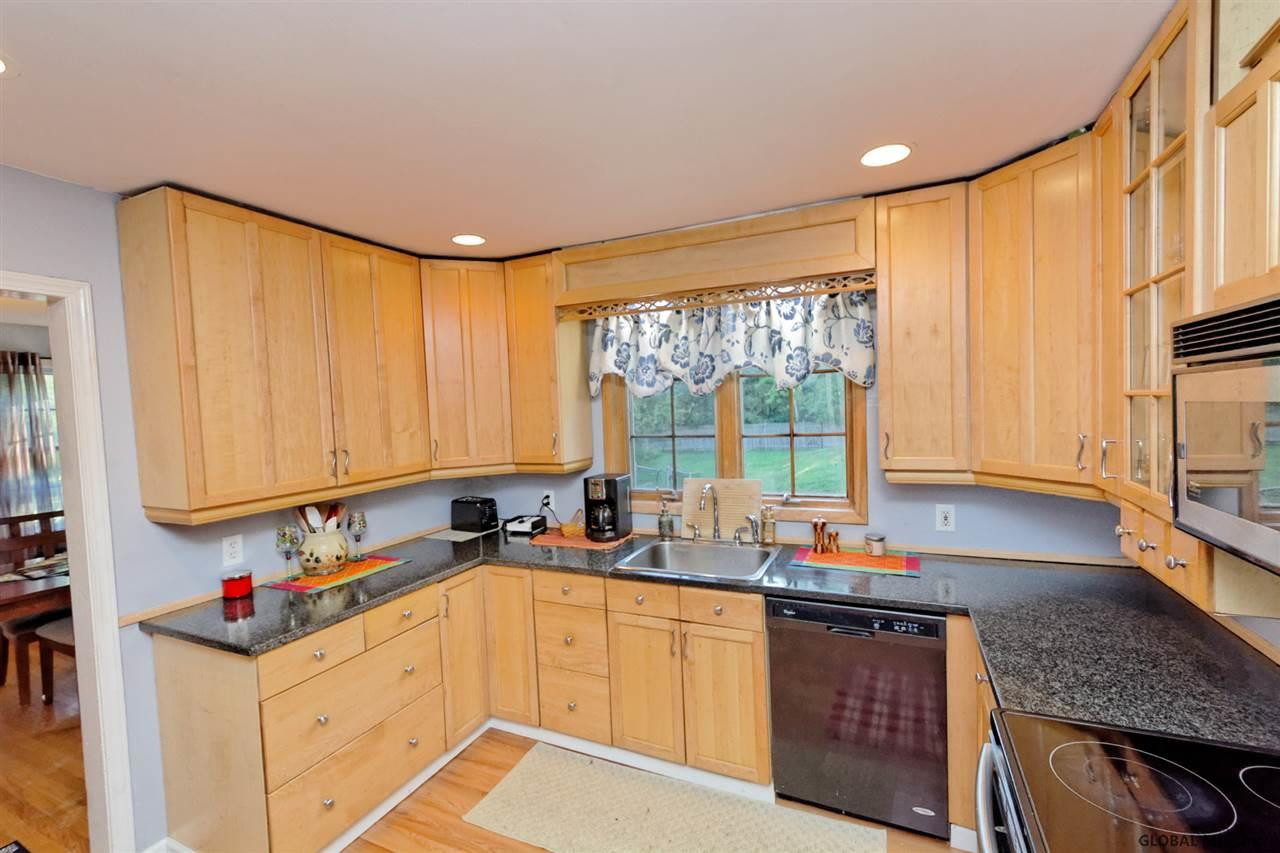 940 Pearse Road Niskayuna, NY 12309 - Photo 6 of 25 Photo 6