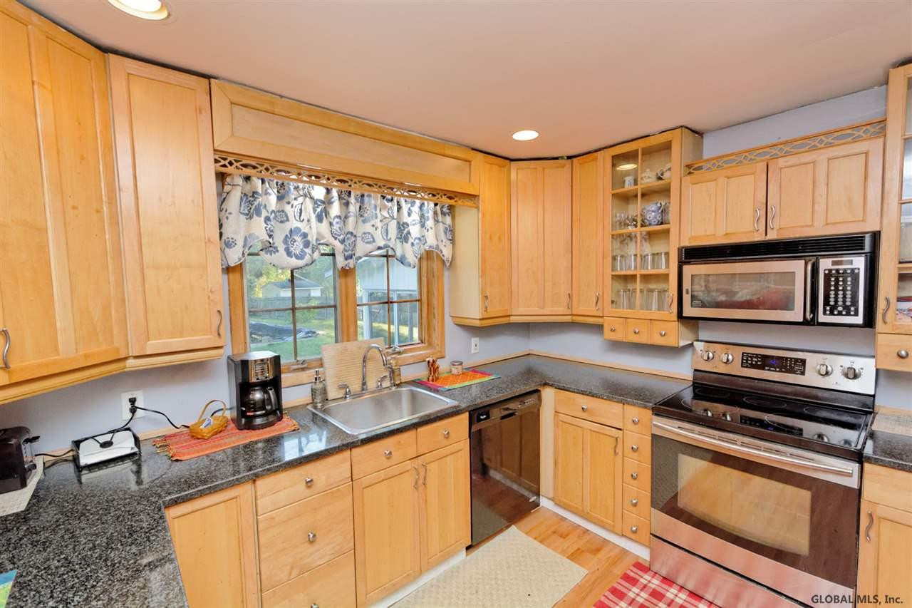 940 Pearse Road Niskayuna, NY 12309 - Photo 7 of 25 Photo 7