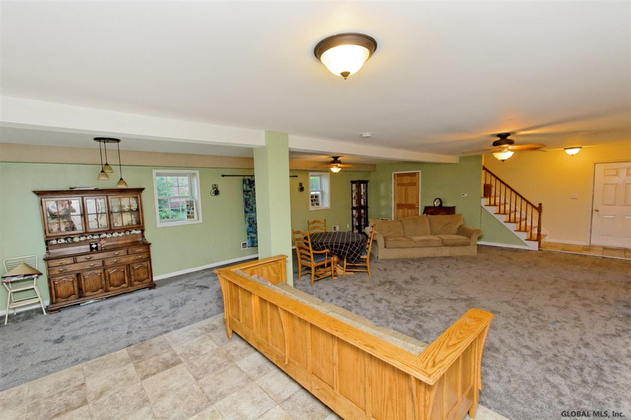 940 Pearse Road Niskayuna, NY 12309 - Photo 9 of 25 Photo 9