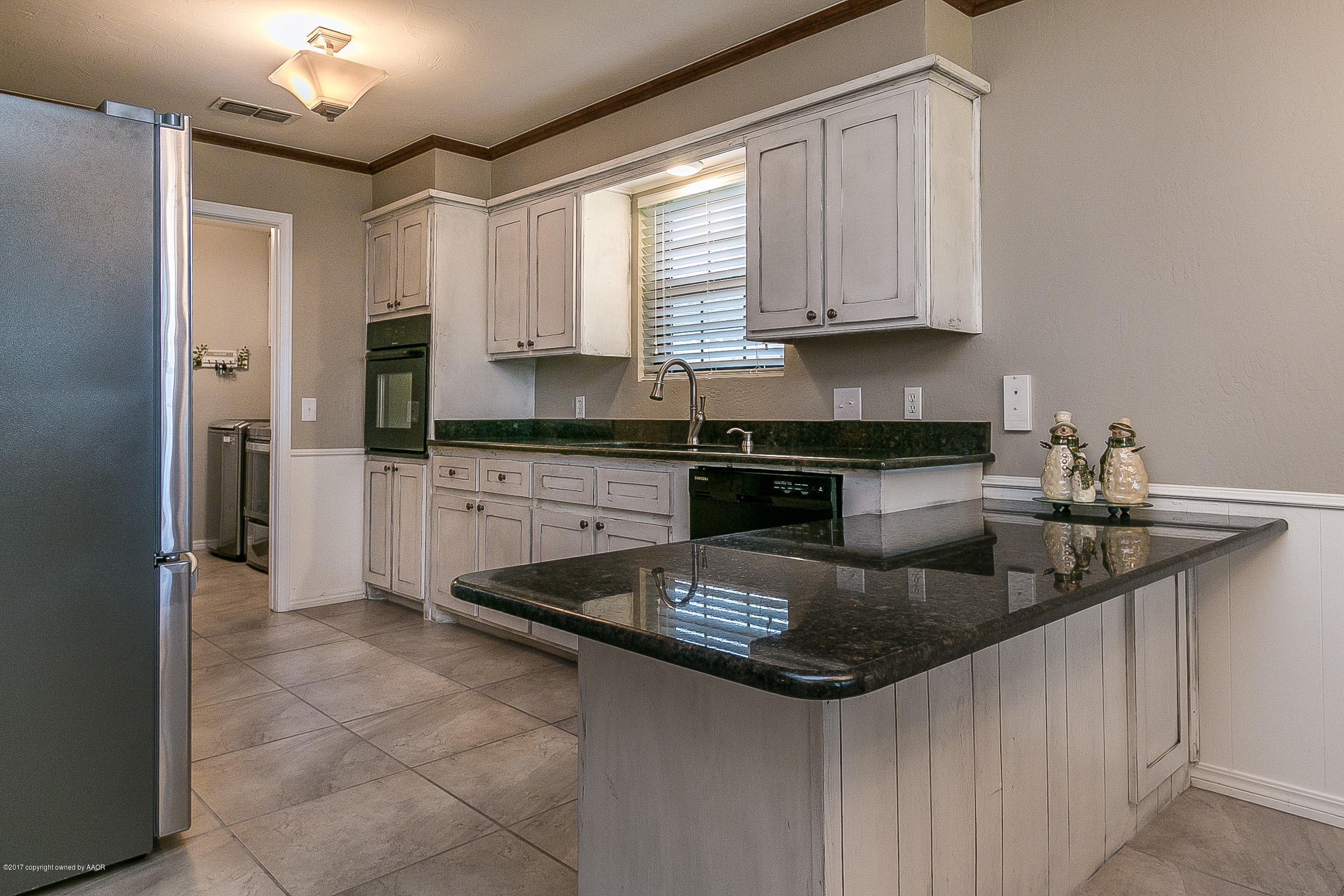 3502 Rutson Drive Amarillo, TX 79109 - Photo 12 of 32 Breakfast Bar and Kitchen