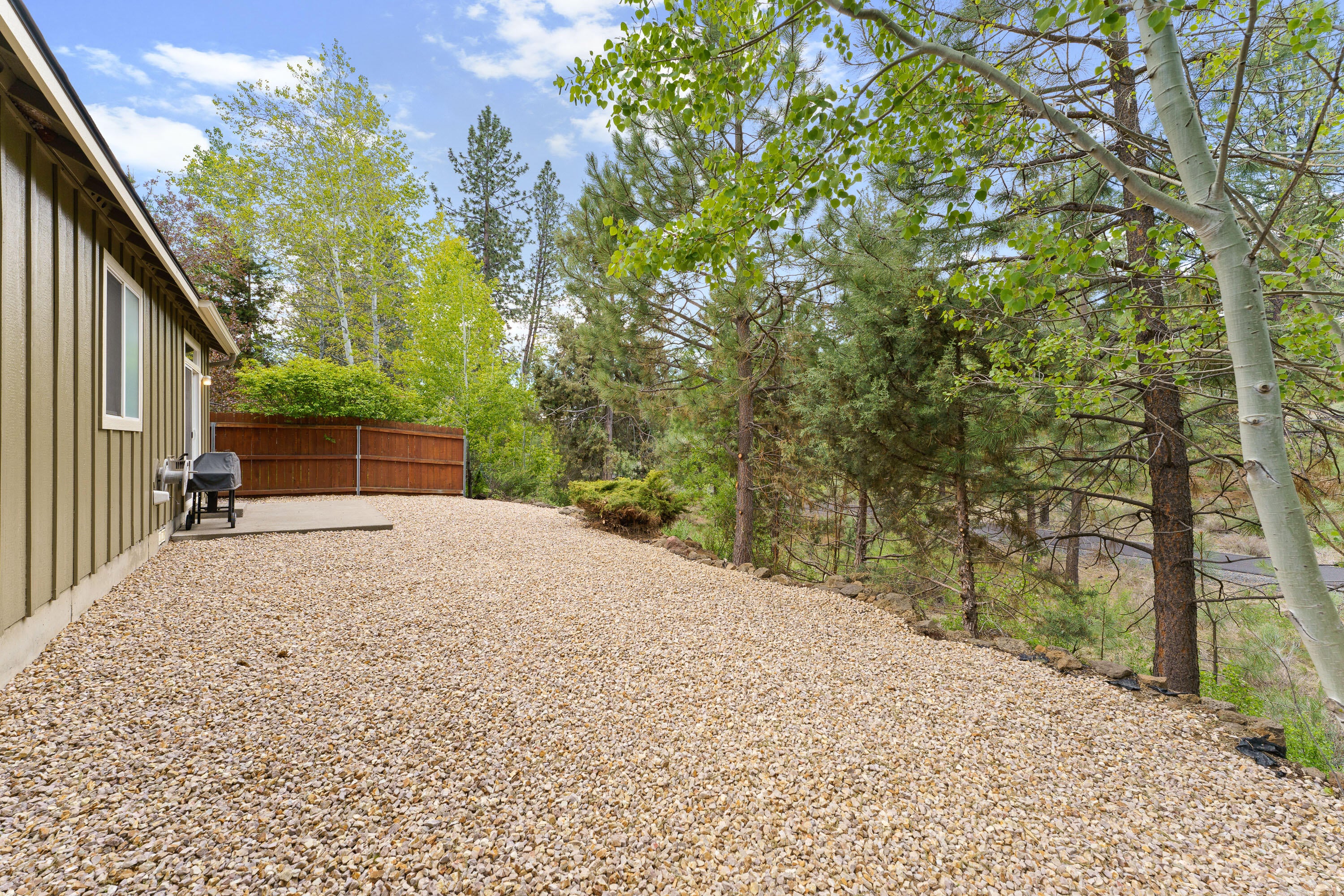19486 Brookside Way Bend, OR 97702 - Photo 8 of 27 DSC07237