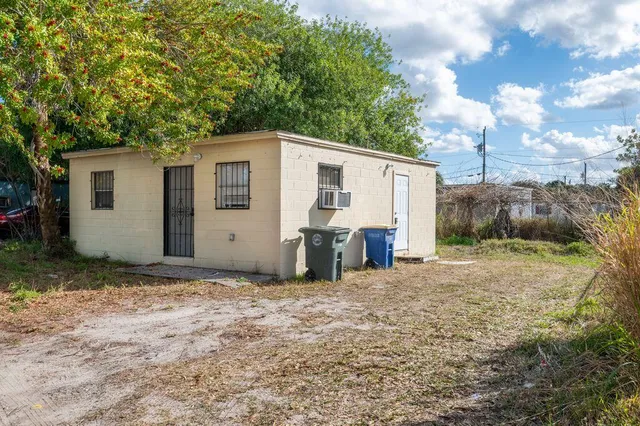 $1,275 | 2516 Ave L, Unit B, Fort Pierce, FL 34947