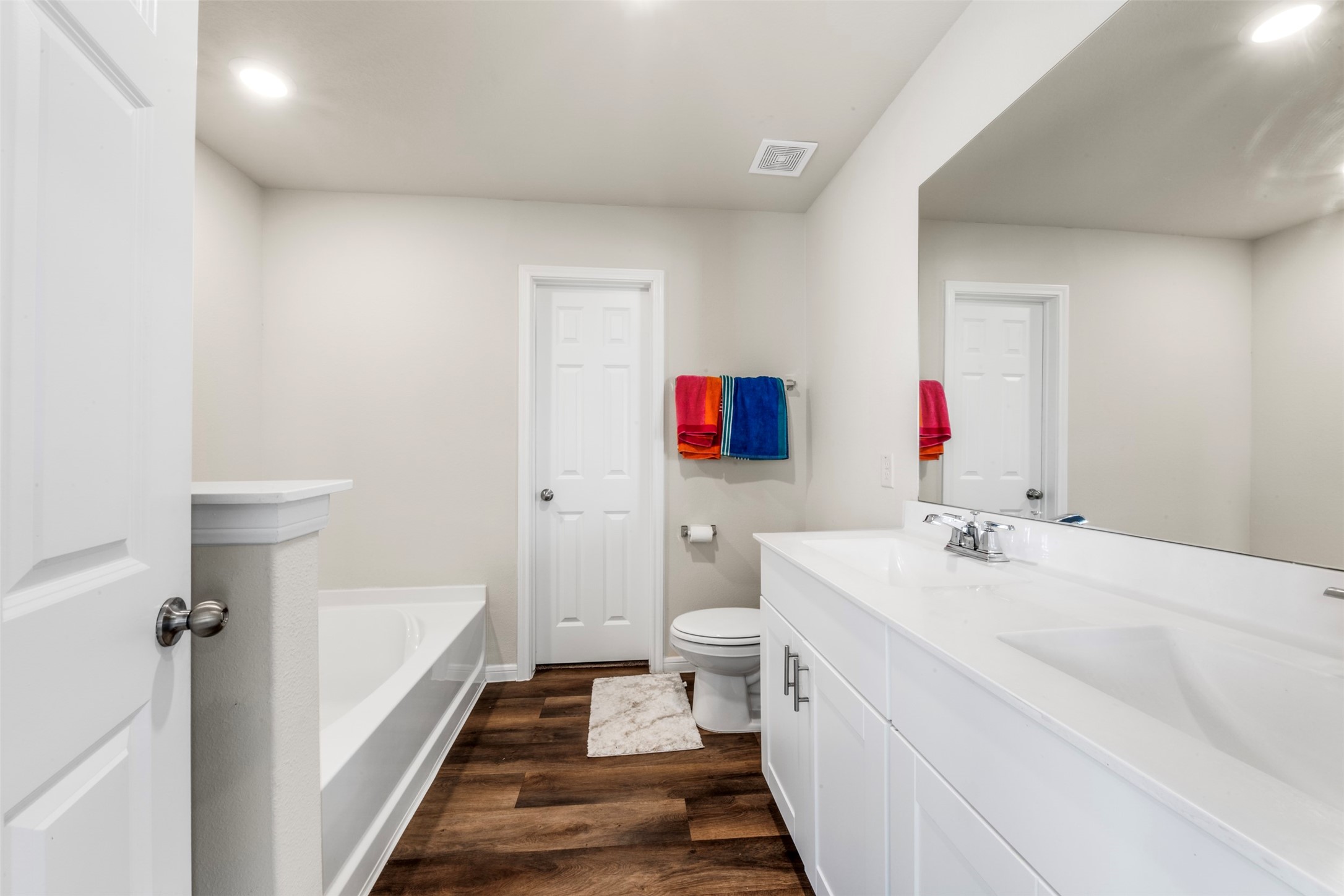 4611 Prairie Chase Drive Houston, TX 77069 - Photo 19 of 44 a bathroom with a sink and a mirror