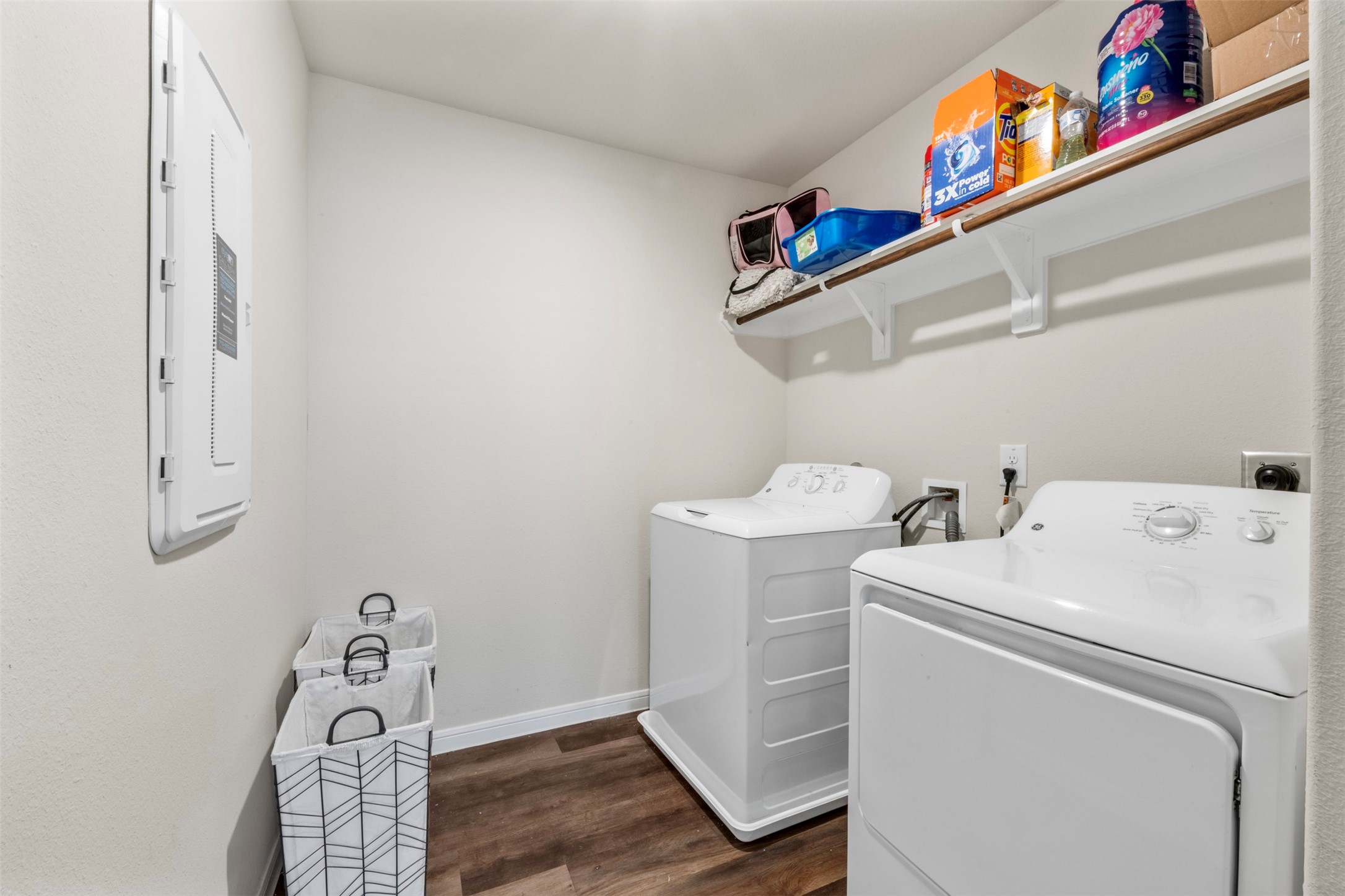 4611 Prairie Chase Drive Houston, TX 77069 - Photo 22 of 44 a utility room with dryer and washer